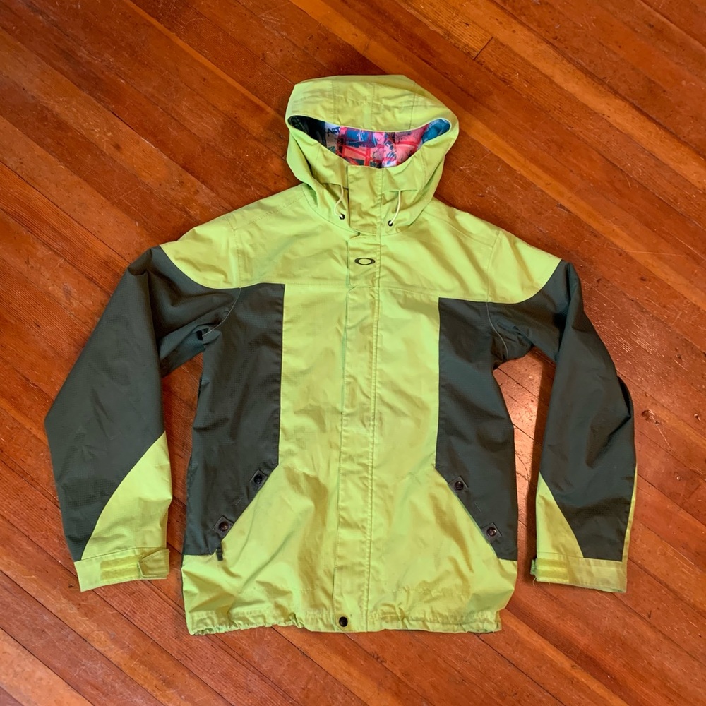 2000s Oakley Software Neon Green Ski Jacket. Size medium. Great condition.